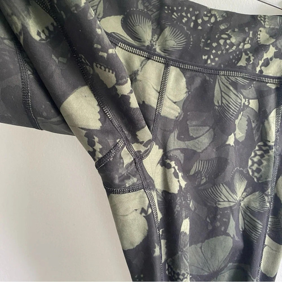 LULULEMON Pace Rival Army Green Camo Butterfly Crop 22” Leggings  Size 4 - Picture 6 of 15